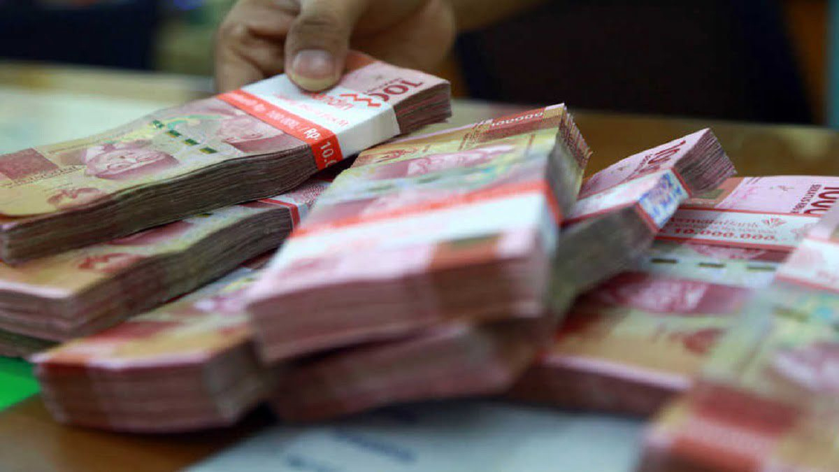 KPK menyita barang bukti uang tunai dalam kasus korupsi pajak